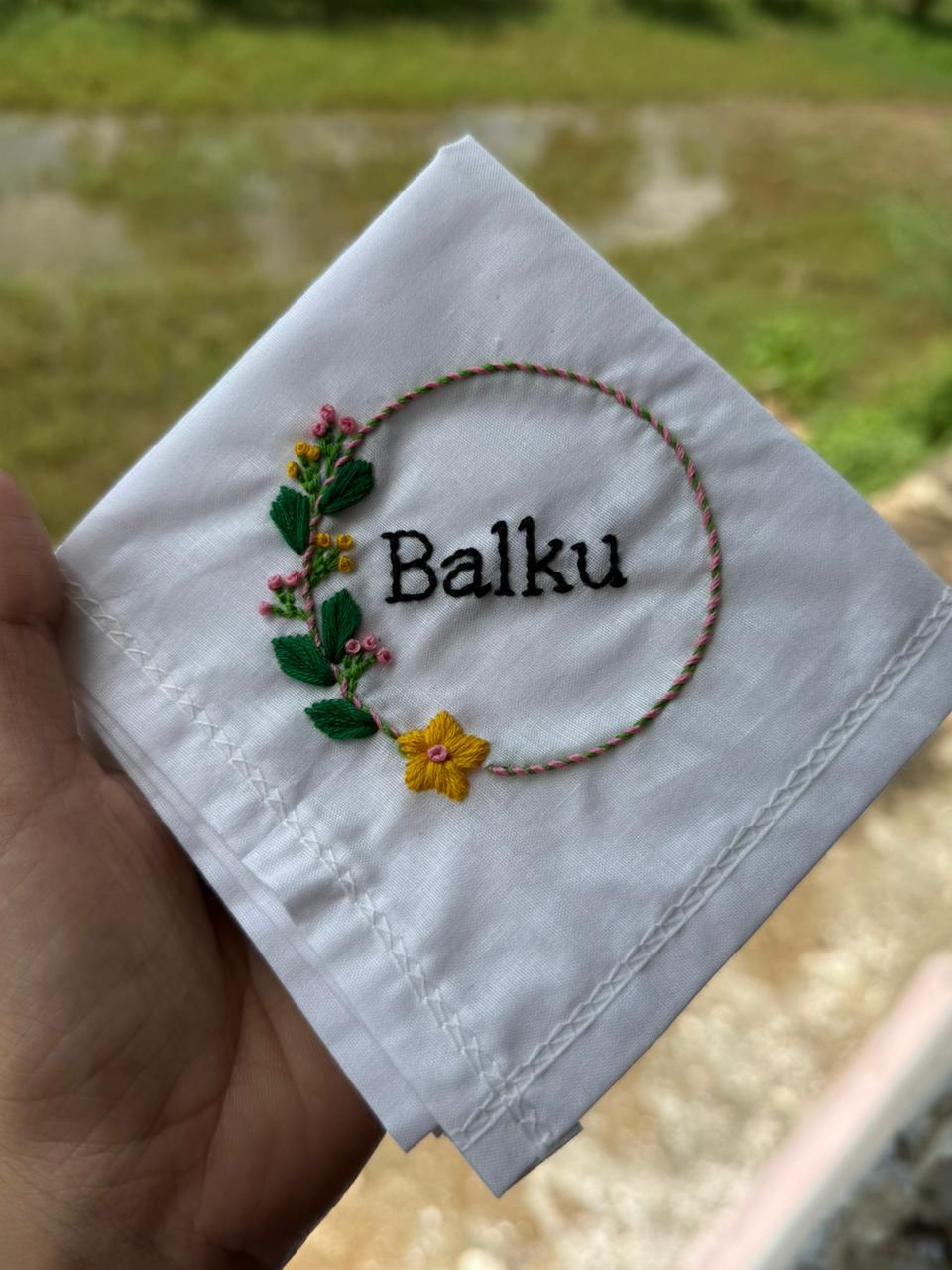 🌸 Circle Floral Embroidery – Name Handkerchief